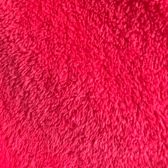 Hot pink fuzzy bath robe with pockets - Picture 3 of 4